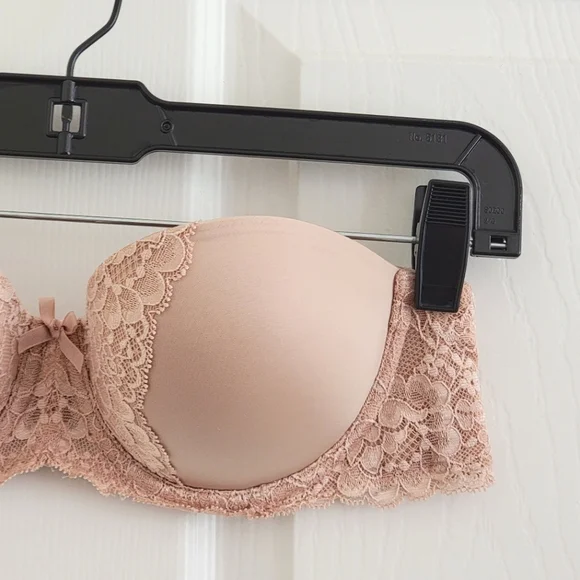 Victoria's Secret Lace Strapless Bra in Blush Pink, 34C - Picture 3 of 10